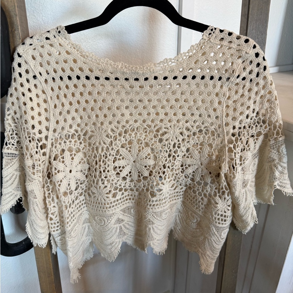 Rebellion Cream Cap-Style Cropped Blouse - Picture 4 of 6